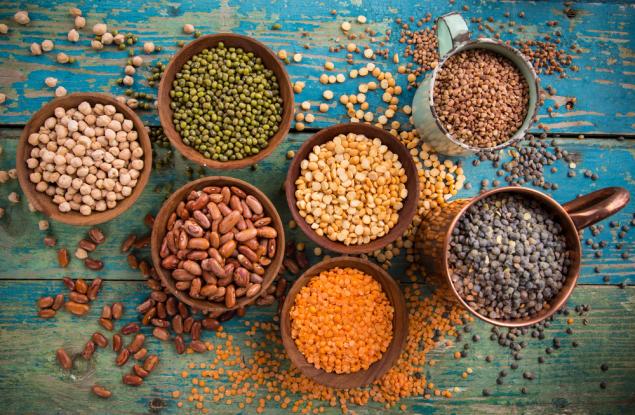 Повече бобови и по-малко червено месо подобряват здравето на мъжете