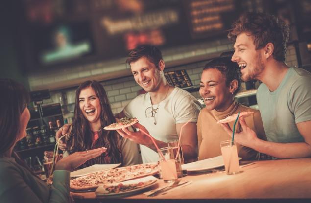 Ако са в компания, хората се хранят често и по-малко