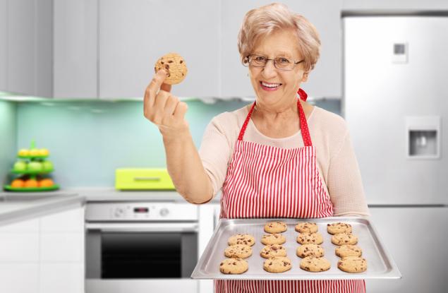 Виц: Ядене при баба