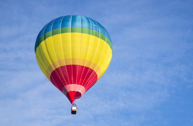 4 юни 1783 г. - Братя Монголфие осъществяват първия полет с балон, пълен с горещ въздух