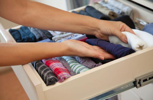 Виц: Скъпа, къде са ми чорапите?