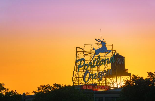 Толкова е горещо в САЩ и Канада, че и инфраструктурата се топи