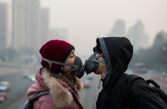 Сп. "Лансет": Светът е изправен не пред пандемия, а пред синдемия