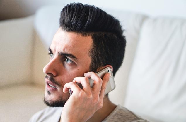 Виц: Ало, скъпа, след работа ще пием бира с приятели