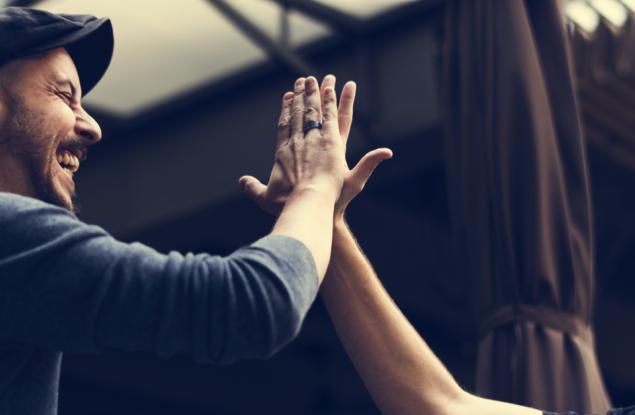 12 неща, които хората преценяват за секунди при първа среща с вас