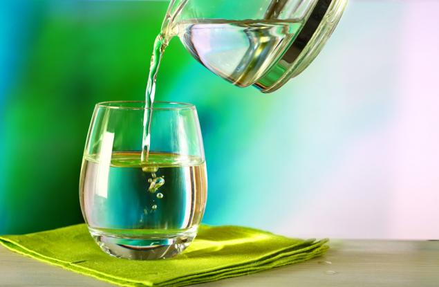 Водата: невидимият съюзник в поддържането на алкално-киселинен баланс