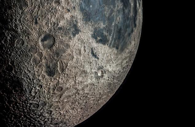 Луната вероятно е източвала земната вода в продължение на милиарди години