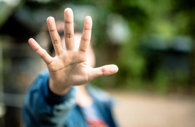 Тормозът в училищна и онлайн среда - на фокус в новия епизод на подкаста на "Новите родители"