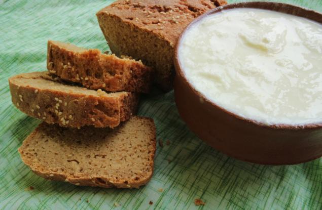Учени превръщат стария хляб в кисело мляко