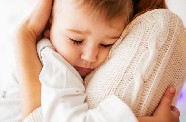 Детето се нуждае от поне 12 прегръдки на ден, за да расте здраво