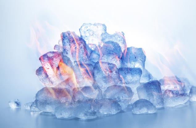 Тип воден лед, по-горещ от повърхността на Слънцето, представлява нова фаза на материята