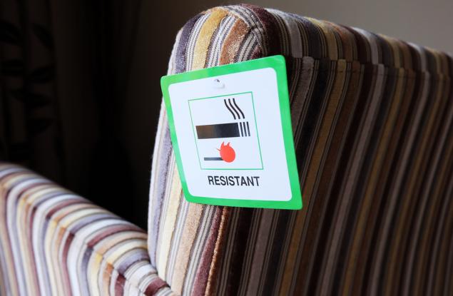 Хората могат да абсорбират токсични забавители на горенето през кожата