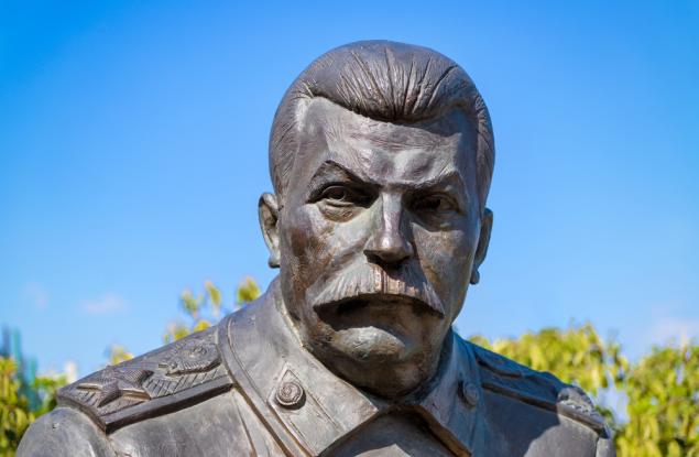 Виц: Путин сънува Сталин