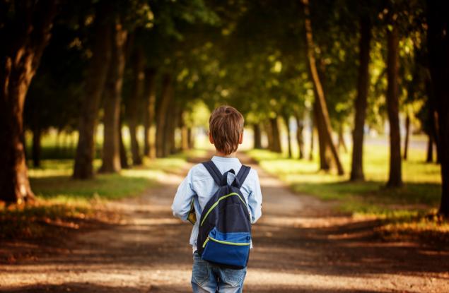 Прочут психолог: Не ви съветвам да пускате вечер децата сами