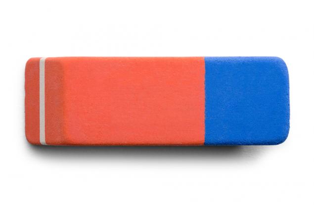 Знаете ли за какво служи синята страна на гумичката?