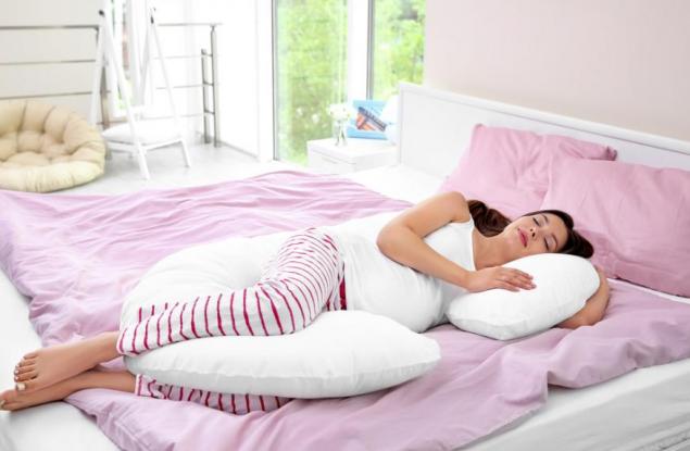 Как да спите по-добре по време на бременност