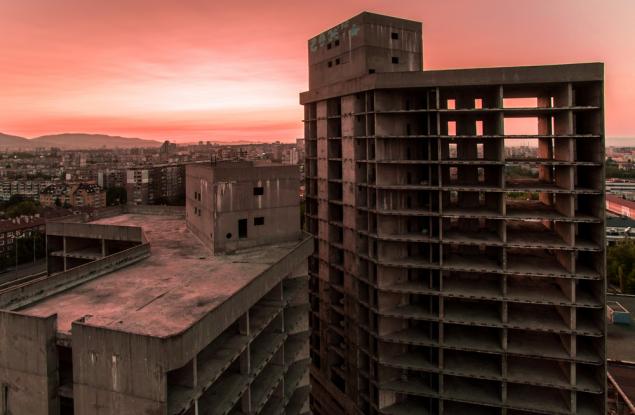 Гледайте разрушаването на емблематичната ИПK "Родина" онлайн