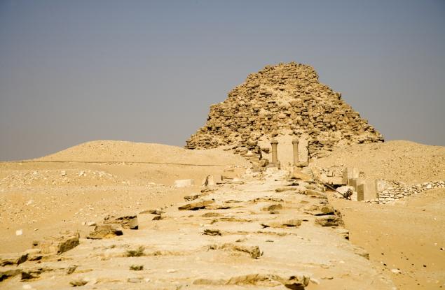 Археолози откриха гробница на царски писар в древноегипетския некропол Абу Сир край Кайро