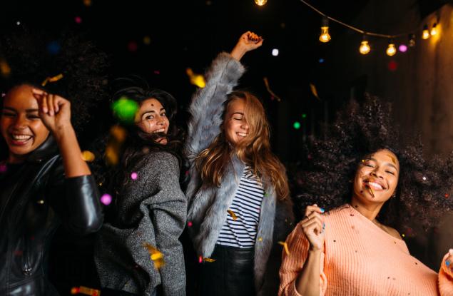 Науката: танците с приятелите подобряват здравето