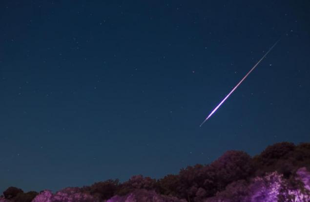 Тази нощ метеорният поток от Халеевата комета достига своя пик