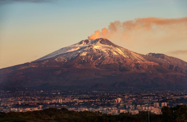 Вулканът Етна продължава да расте и сега е по-висок от всякога