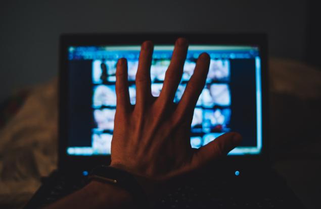 Ето как гледането на порно засяга удовлетворението от нашата връзка