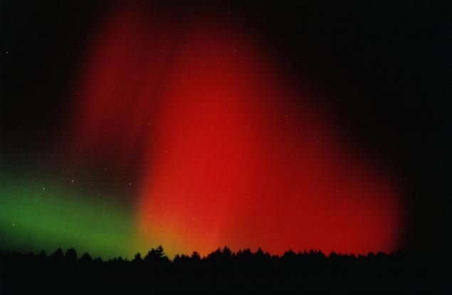 Най-голямата слънчева буря от десетилетия насам предизвика интензивни полярни сияния