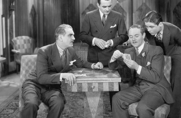 Виц: Ако продължаваш да играеш карти всяка вечер, ще си намеря любовник!