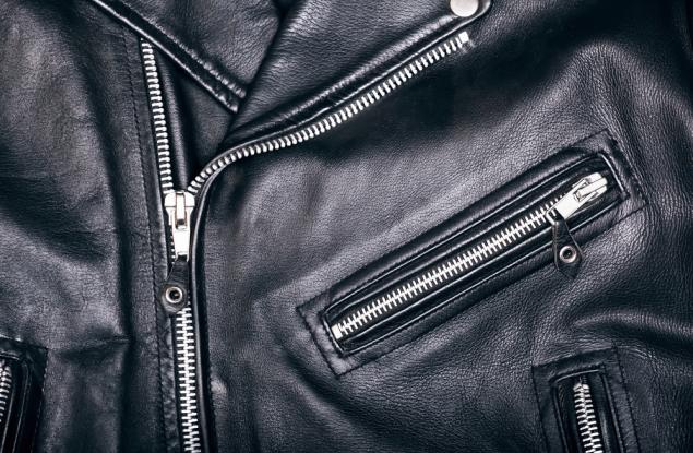 Самооцветяваща се черна кожа от бактерии проправя пътя към по-екологичен текстил 