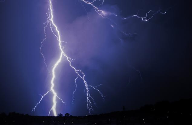 Брат и двете му сестри си правят в селфи в мига, в който ги удря мълния (снимки)