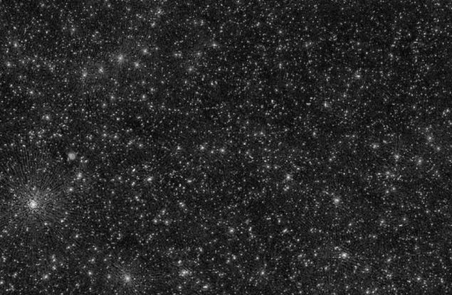 Белите точици на това изображение не са звезди или галактики, а черни дупки