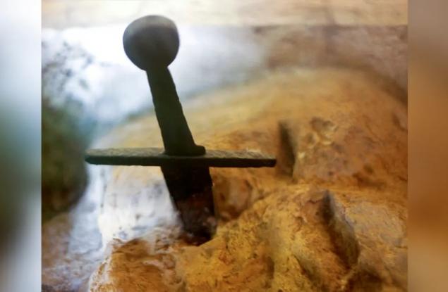 Италианският меч в камъка не е фалшификат, сочи химически анализ