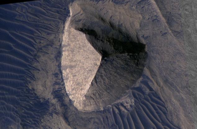 Мистериозна структура на Марс изглежда досущ като древноегипетска пирамида