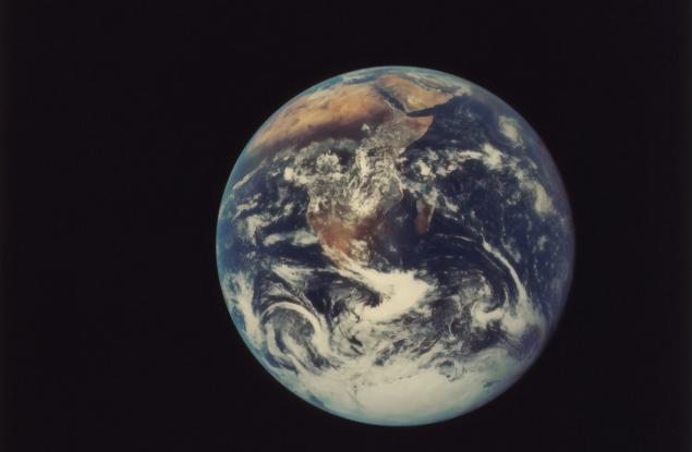 Две гигантски свръх горещи структури под Земята вероятно направляват магнитното ни поле