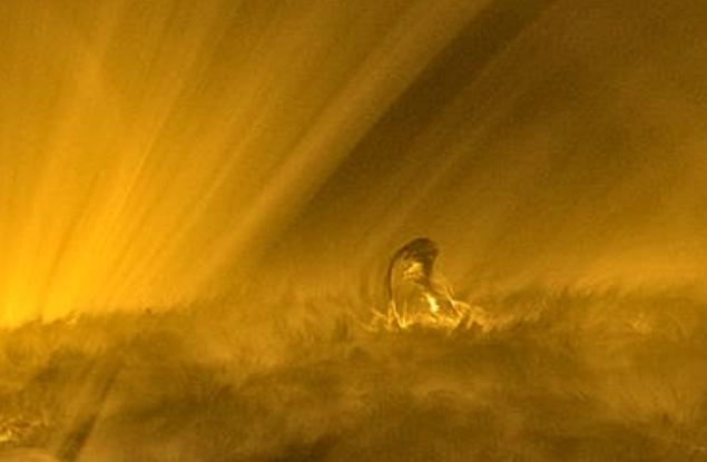 Solar Orbiter засне пухкавите плазмени структури на Слънцето в завладяващи детайли