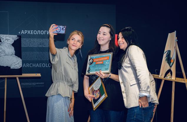 „Роди се звезда“ – когато музиката оживява върху платното