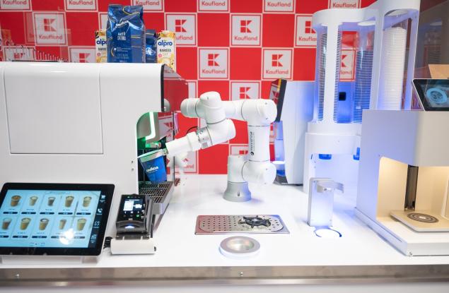  Първият в Европа робот бариста RobotAnno Al приготвя персонализирани напитки в Kaufland