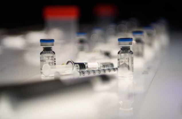 Френската агенция по лекарствата анализира страничните ефекти от ваксинитe срещу COVID-19