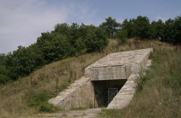 Тракийската гробница Жаба могила край Стрелча отново е отворена за посетители