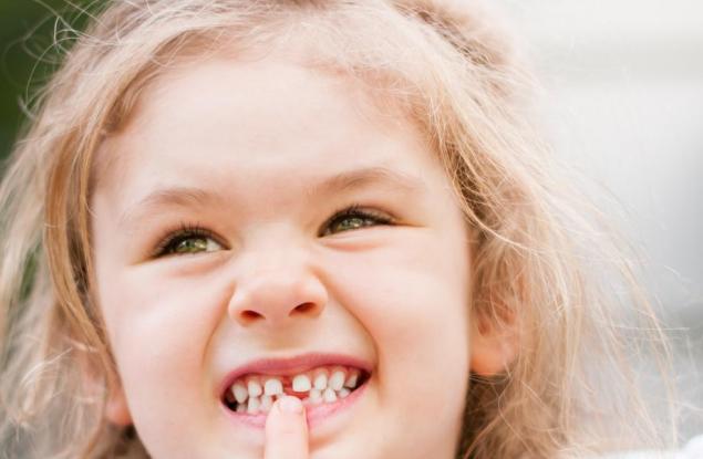 Когато предните зъби са раздалечени