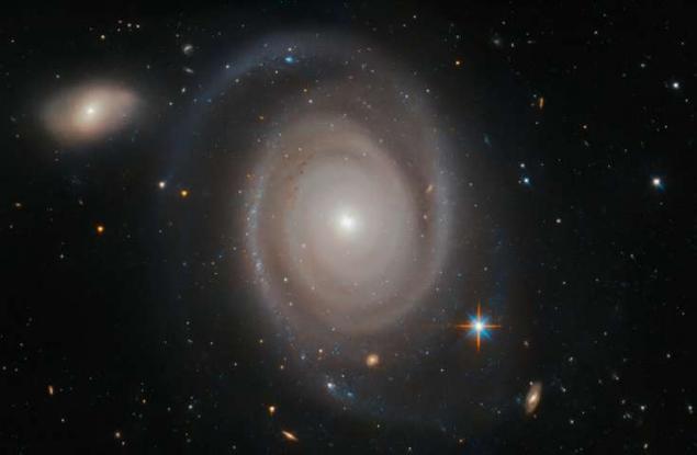 „Хъбъл“ засне една не особено самотна галактика