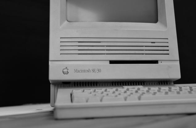  Вижте какво се случва, когато сърфирате в интернет с Mac Plus от 1986 г.