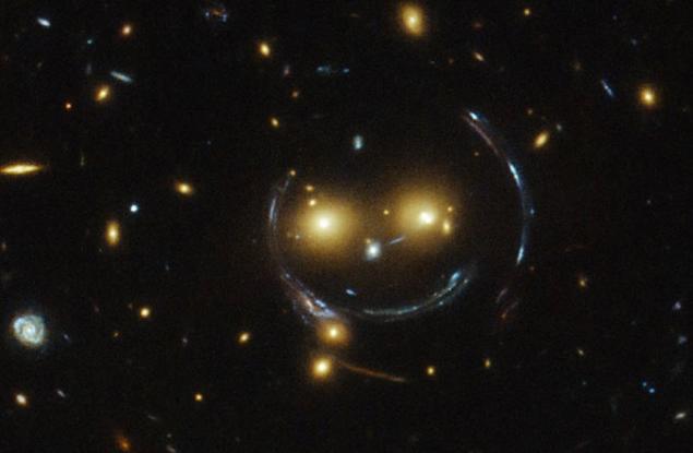 Вселената ни се усмихва и тази снимка на "Хъбъл" го доказва