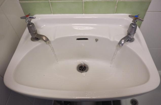 Защо във Великобритания използват две отделни кранчета?