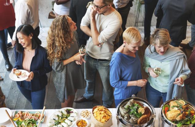 Запознават ви с много хора и не помните имената им? Има обяснение