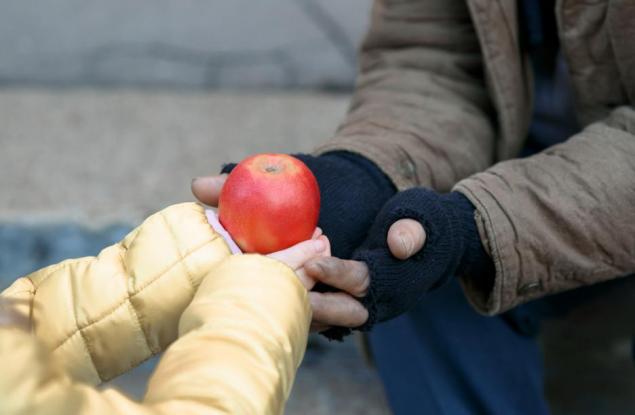 Човек, борещ се с рак, се обажда на спешна помощ с молба за храна. Реакцията им е трогателна 