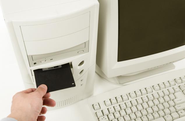 Тинейджъри реагират с почуда на Windows 95