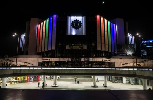 НДК светна в цветовете на дъгата за Деня на толерантността