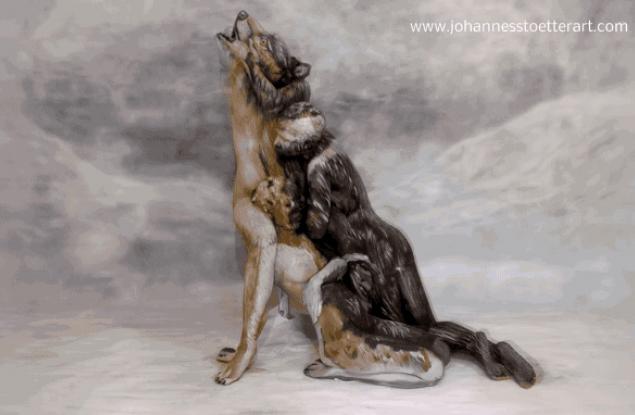 Ще повярвате ли, че този внушителен вълк всъщност се състои от трима души?