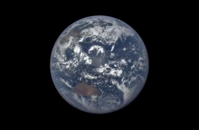 Как изминава една година на Земята от над един милион километра разстояние